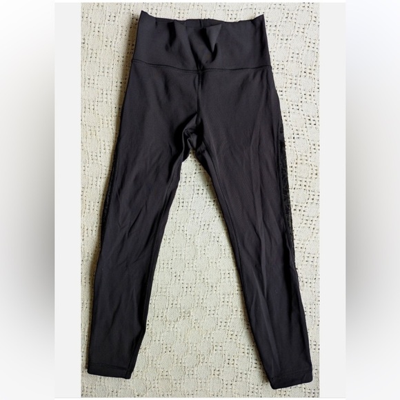 Lululemon Meant To Move 7/8 Tight (25") Black / Flocked Floral Black size 4 EUC - Picture 2 of 7